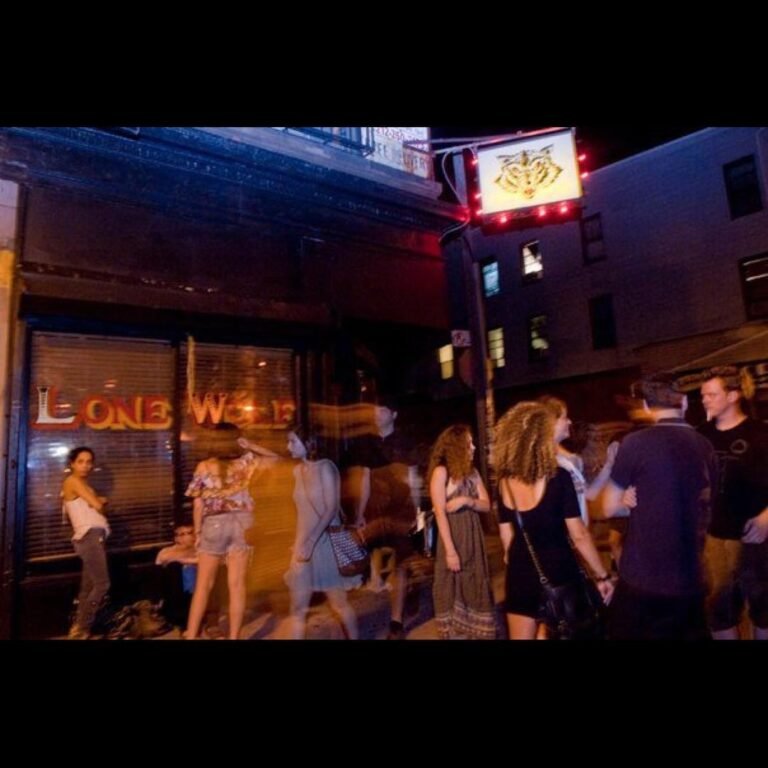 What-to-Know-Before-Visiting-Lone-Wolf-Bar-in-Chicago-IL