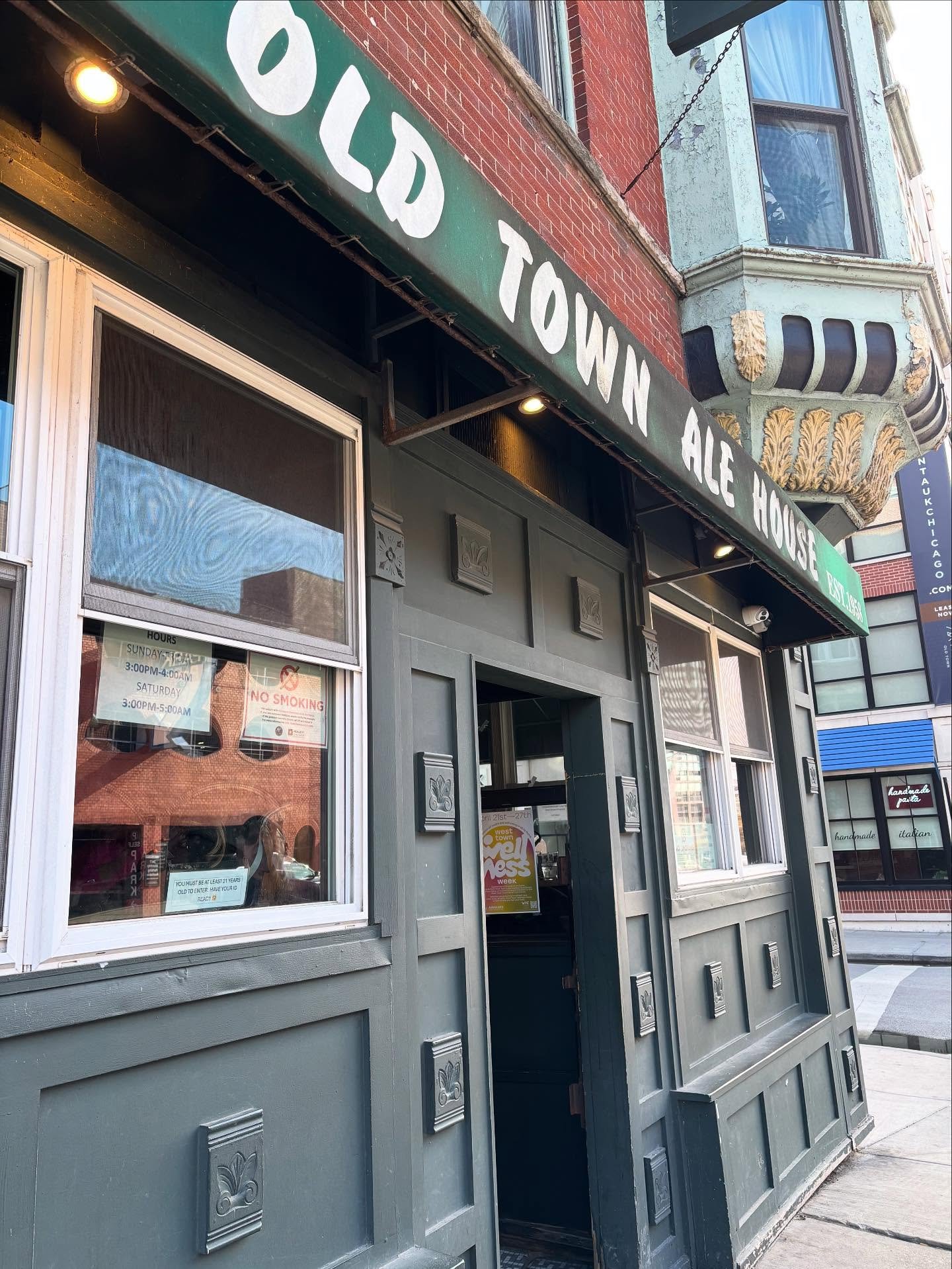 What to Know Before Visiting Old Town Ale House in Chicago, IL