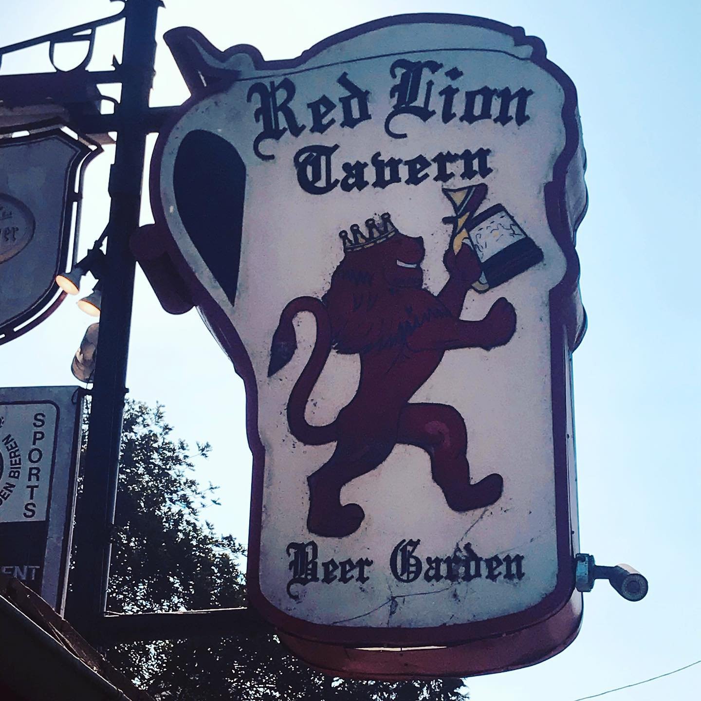 What to Know Before Visiting The Red Lion Pub in Chicago, IL