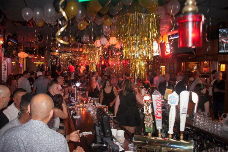 What to Know Before Visiting Sweetwater Tavern & Grille in Chicago, IL